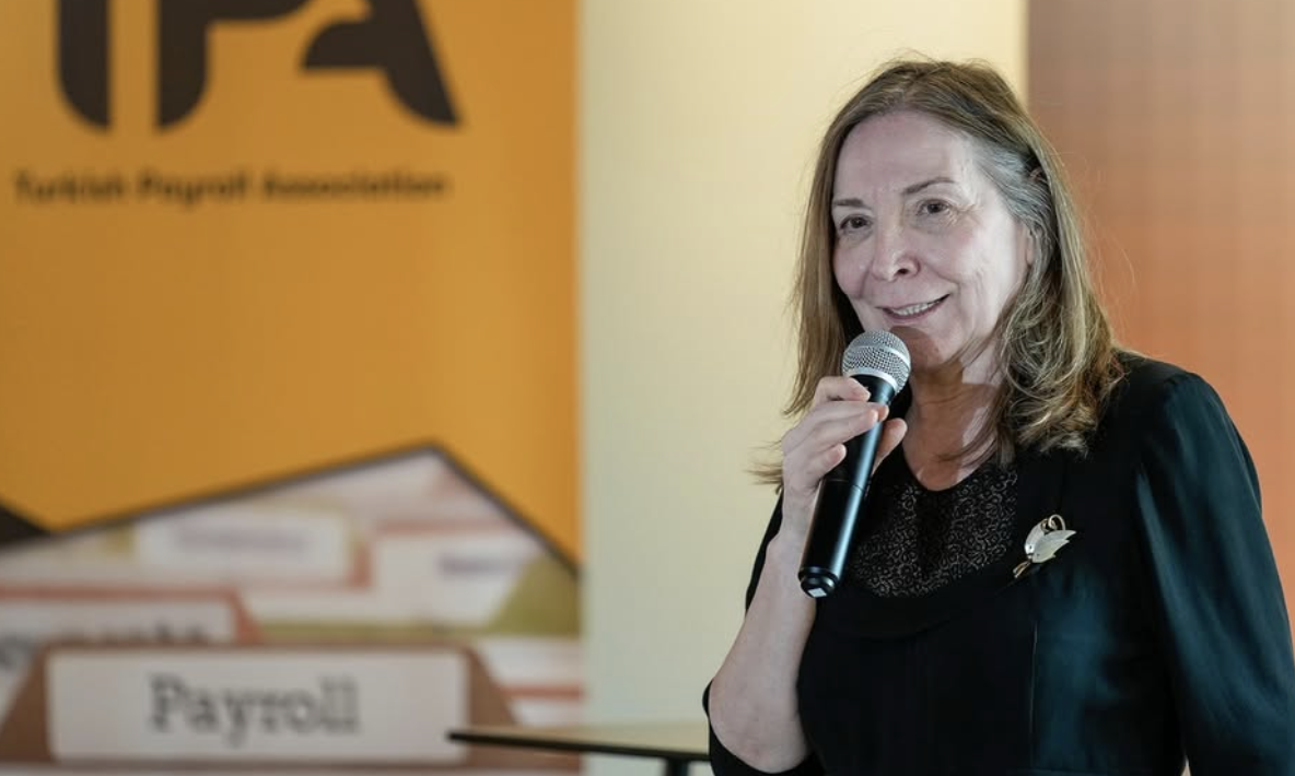 Ayşe Nazmiye Uça konuşma sırasında